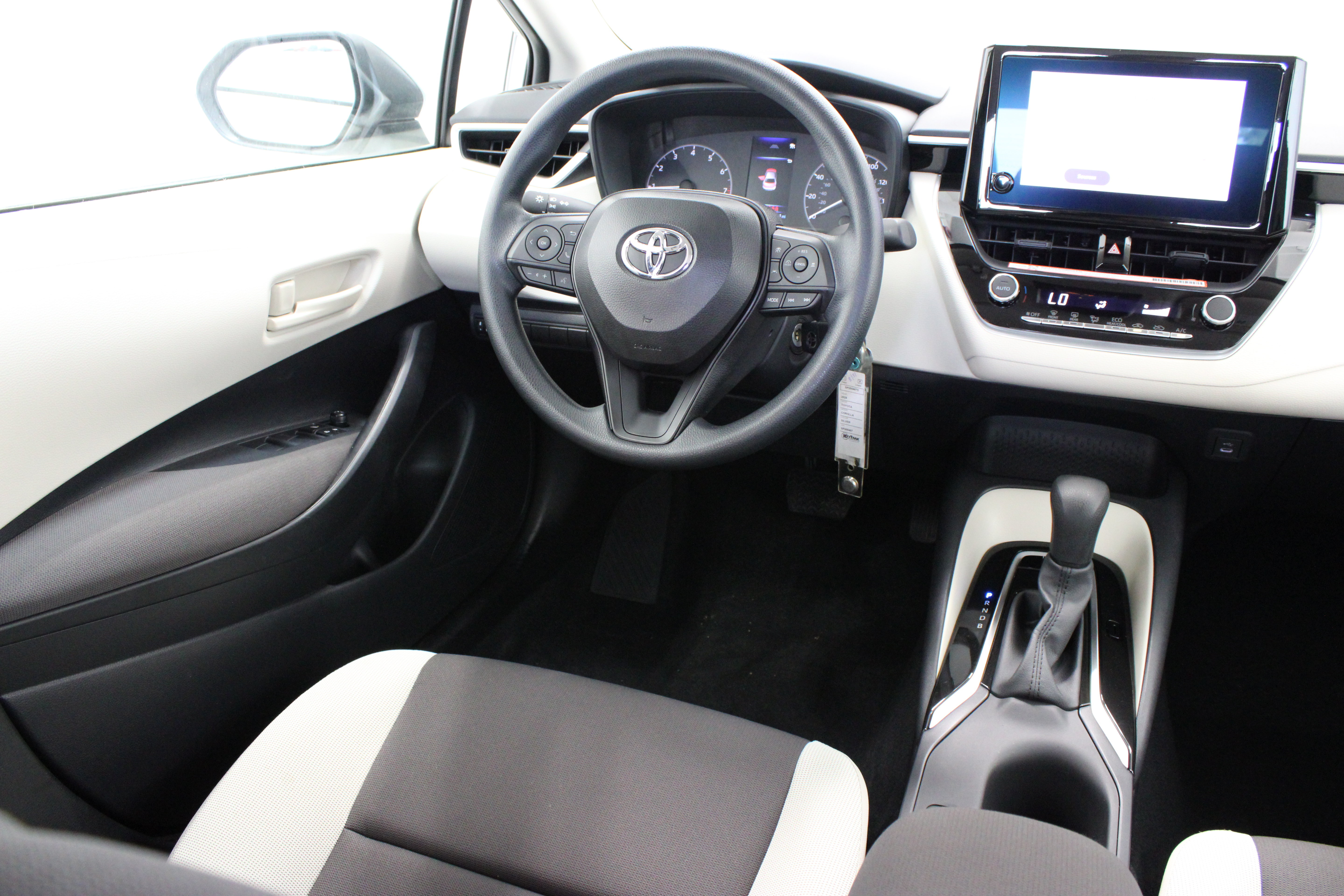 Used 2025 Toyota Corolla LE FWD image 26