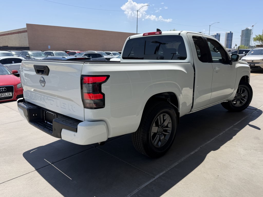 Used 2025 Nissan Frontier SV RWD image 4