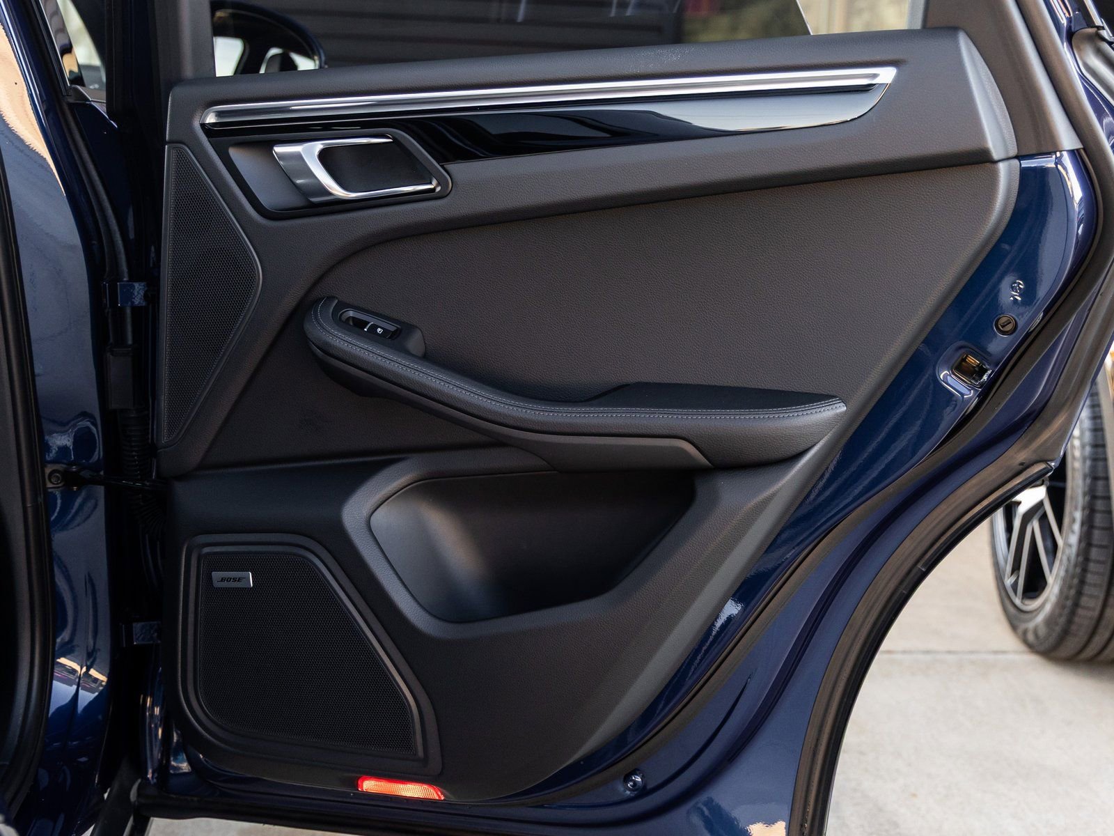 Certified 2025 Porsche Macan image 38