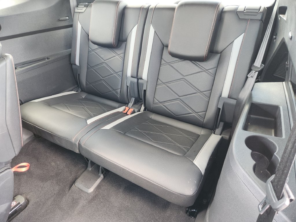 Used 2025 Volkswagen Atlas Peak Edition SE AWD/4WD image 23