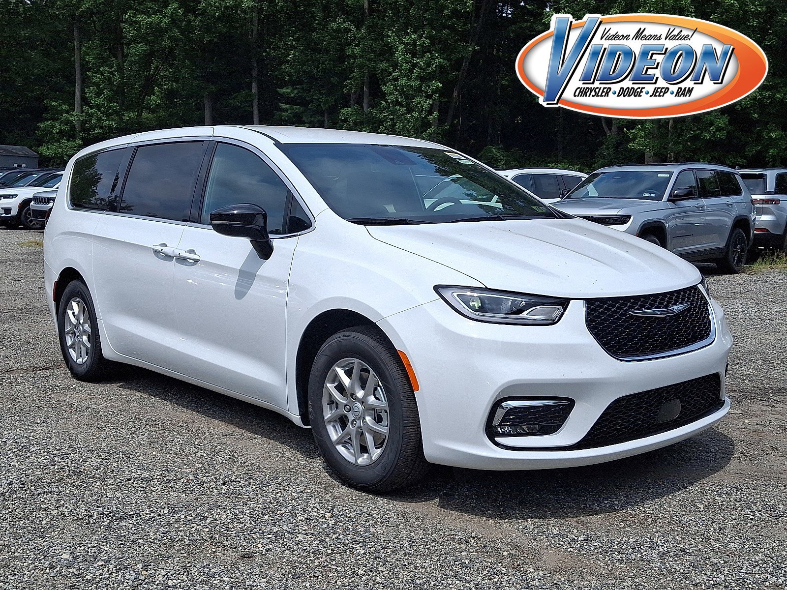 New 2026 Chrysler Pacifica Select