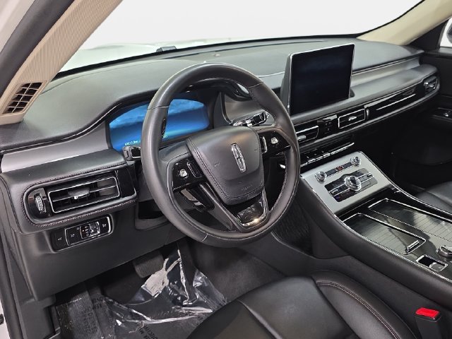 Certified 2023 Lincoln Aviator AWD image 13