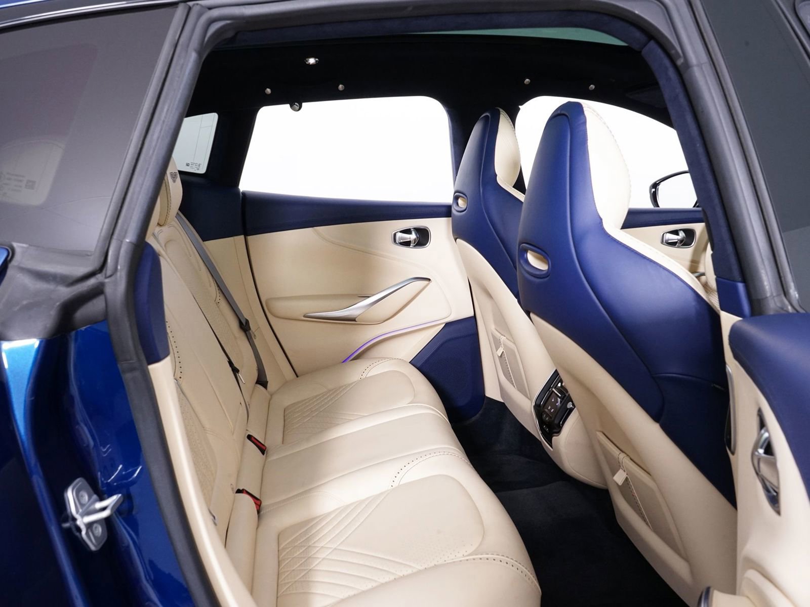 Used 2021 Aston Martin DBX image 34