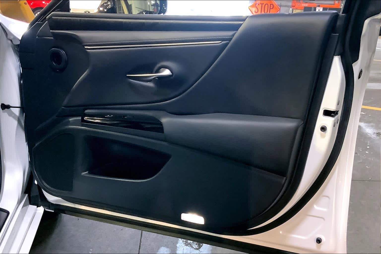 Certified 2022 Lexus ES 350 w/ Premium Package image 23