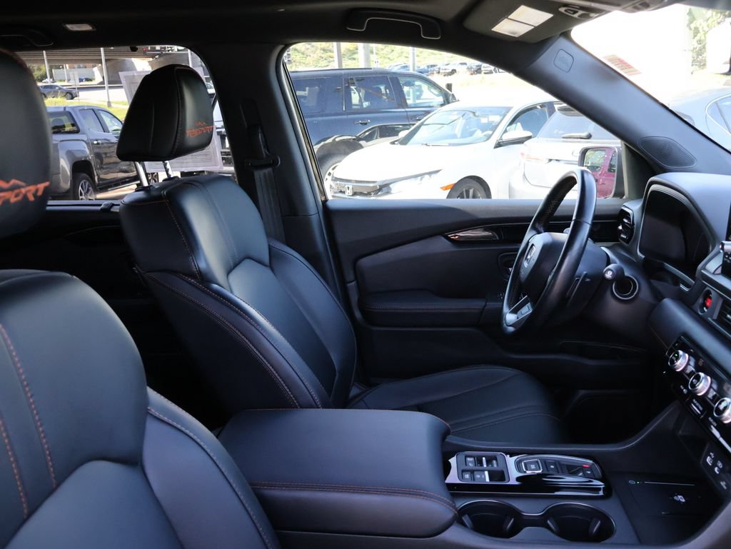 Certified 2025 Honda Pilot TrailSport image 8