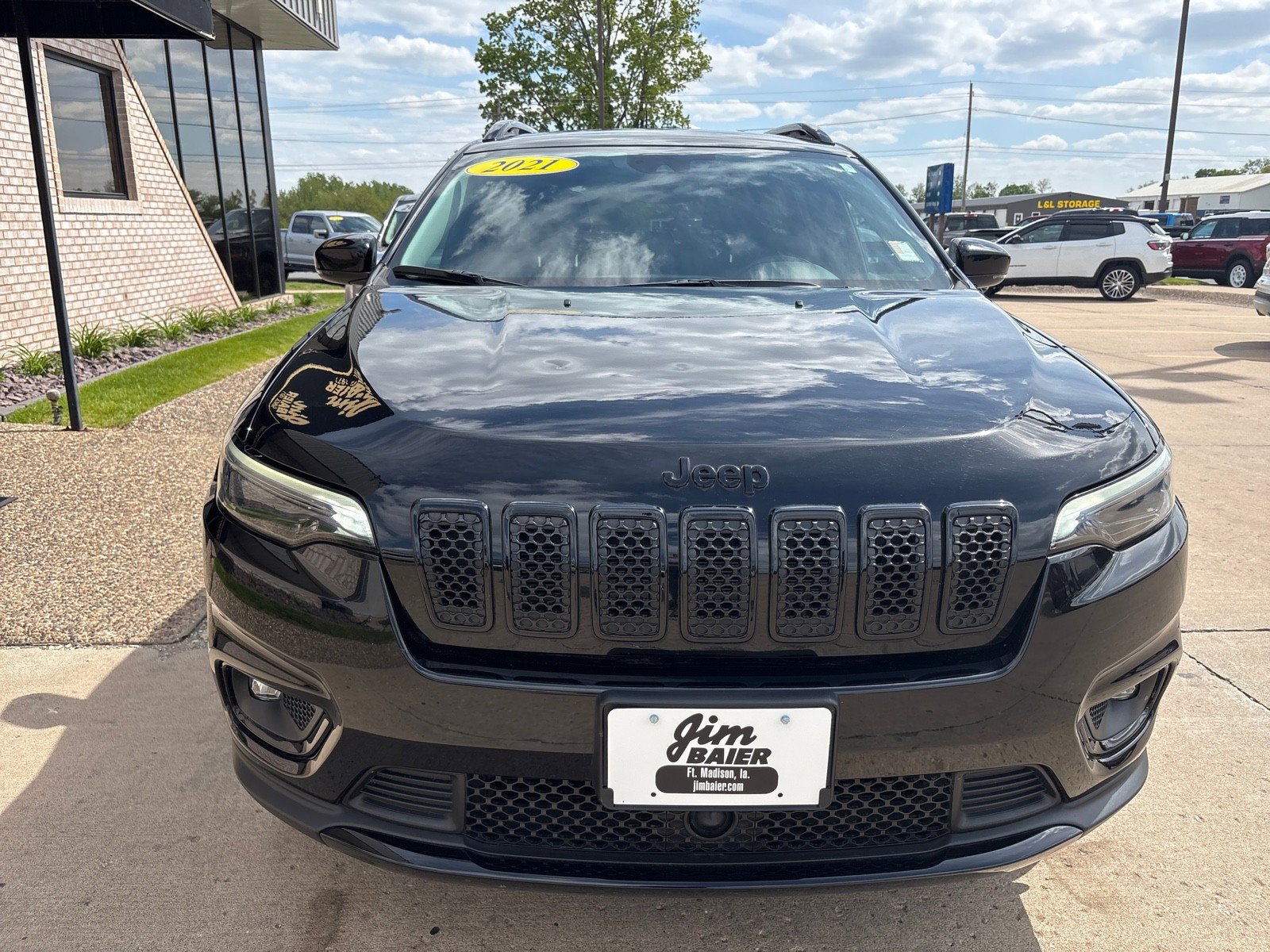 Used 2021 Jeep Cherokee Latitude Plus AWD/4WD image 6