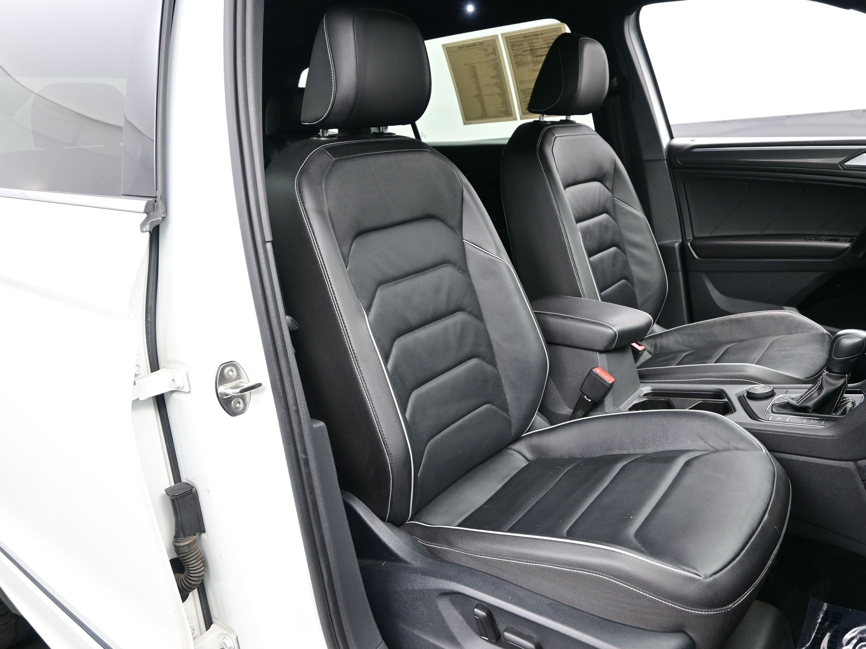 Used 2021 Volkswagen Tiguan SEL Premium R-Line image 14