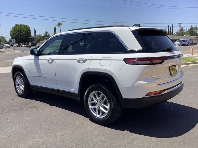 Used 2024 Jeep Grand Cherokee Laredo X w/ Trailer Tow Package image 21