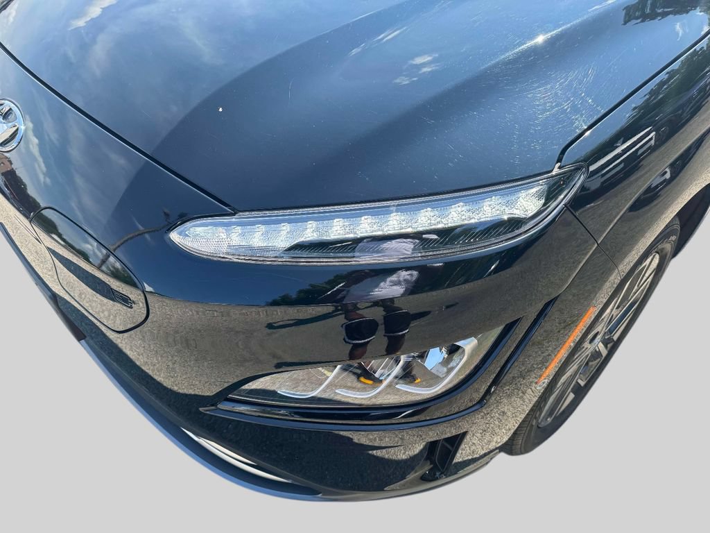 Certified 2022 Hyundai Kona Limited w/ Cargo Package FWD image 7
