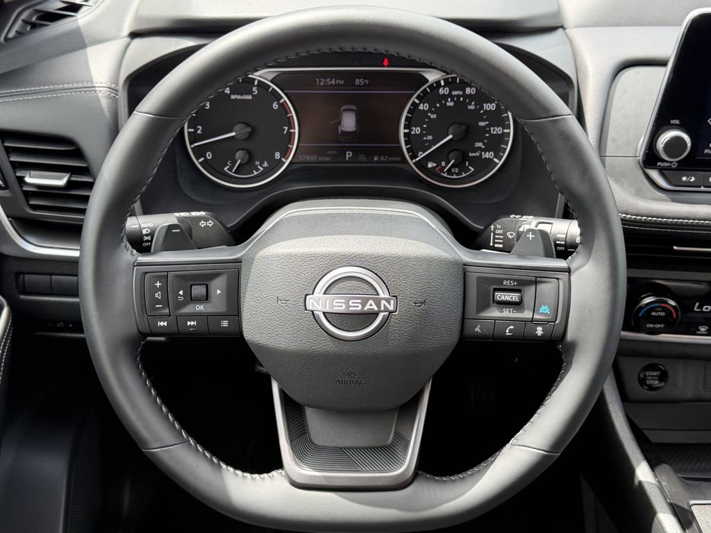 Used 2025 Nissan Rogue SV AWD/4WD image 15
