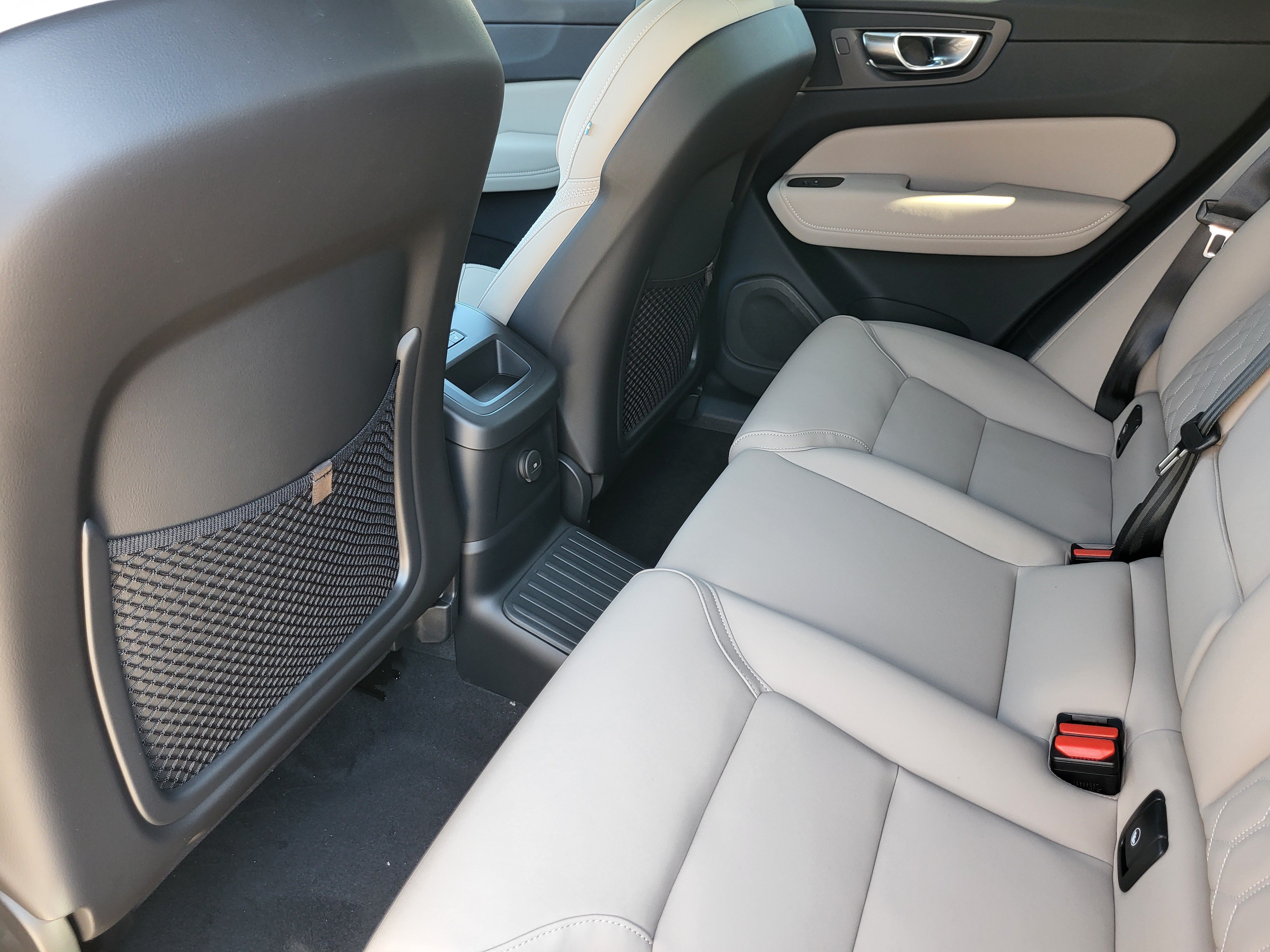 New 2026 Volvo XC60 T8 Plus w/ Protection Package Premier AWD/4WD image 19
