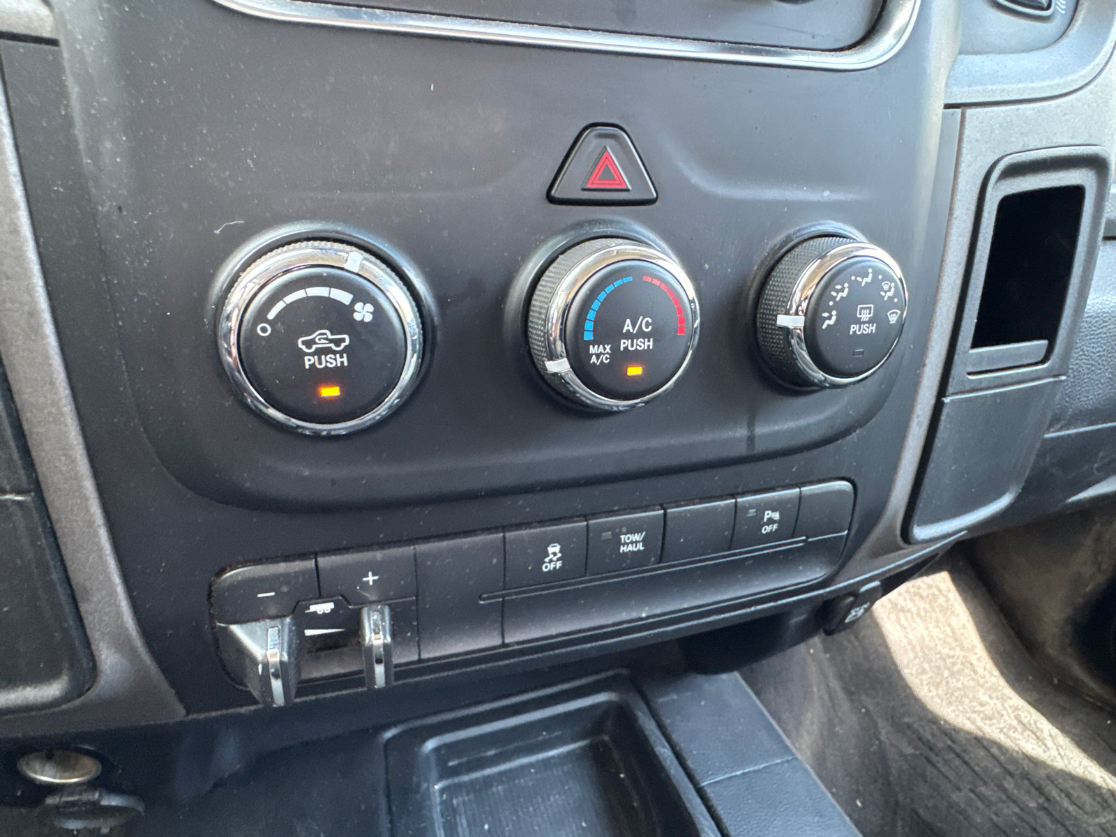 Used 2015 RAM 2500 Tradesman w/ Chrome Appearance Group AWD/4WD image 25
