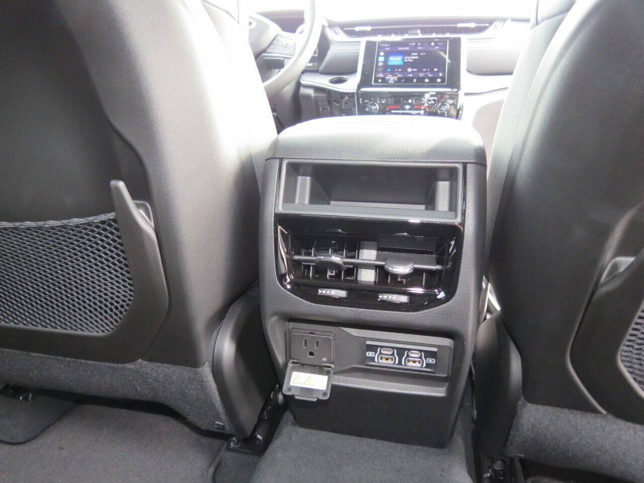 Used 2025 Jeep Grand Cherokee Altitude AWD/4WD image 11