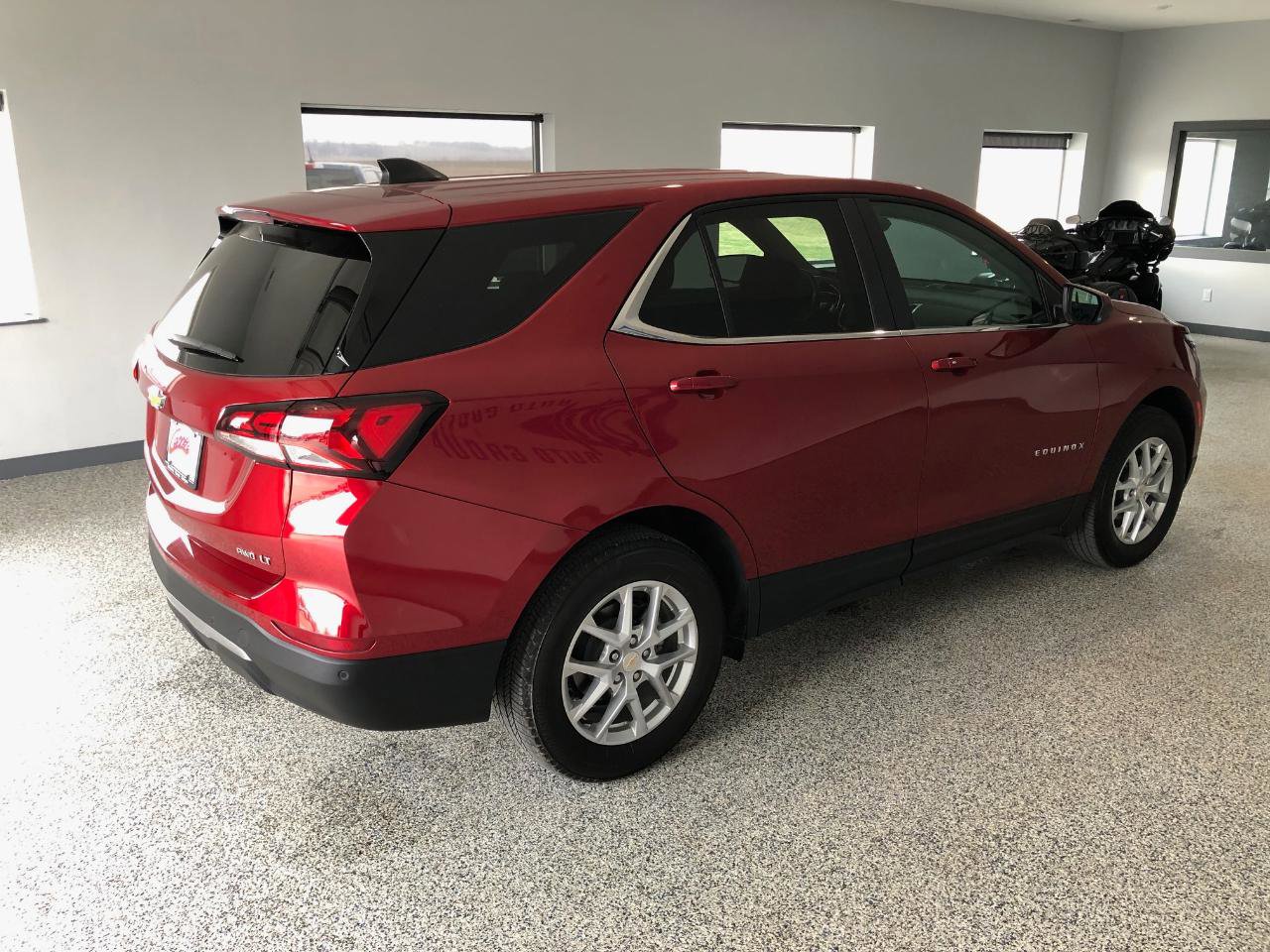 Used 2023 Chevrolet Equinox LT image 3