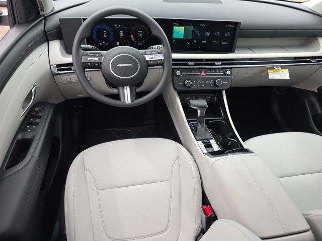 Certified 2025 Hyundai Tucson SE image 3