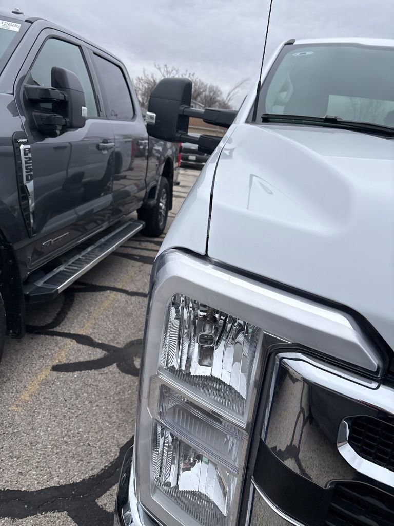 Used 2025 Ford F350 XLT image 4