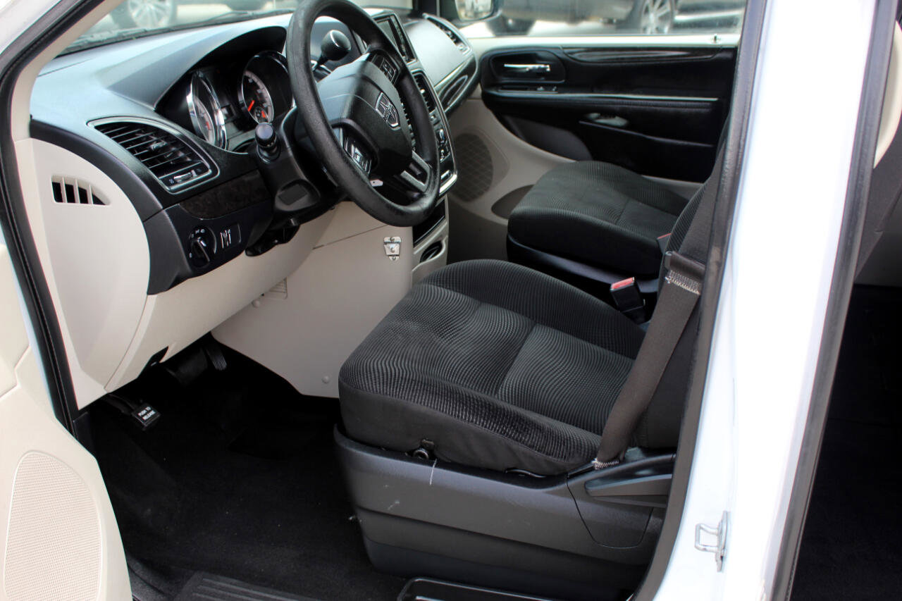 Used 2020 Dodge Grand Caravan SE image 12