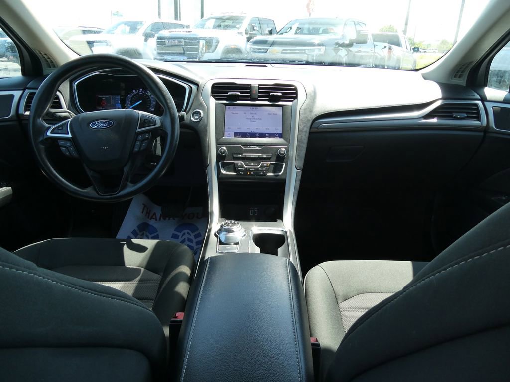 Used 2020 Ford Fusion SE FWD image 18