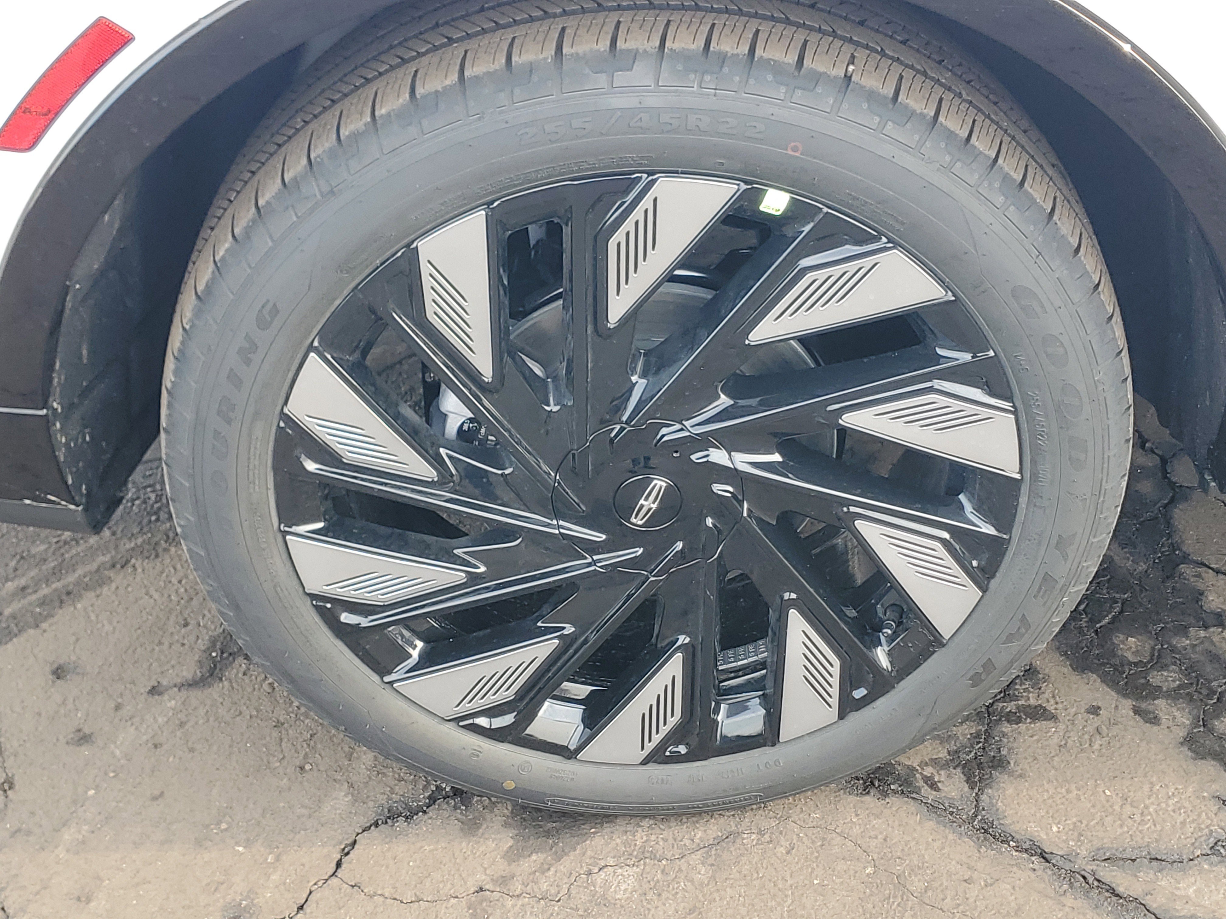 New 2026 Lincoln Nautilus Reserve w/ Jet Appearance Package image 5