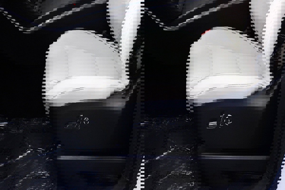 Used 2022 Tesla Model X Plaid image 28