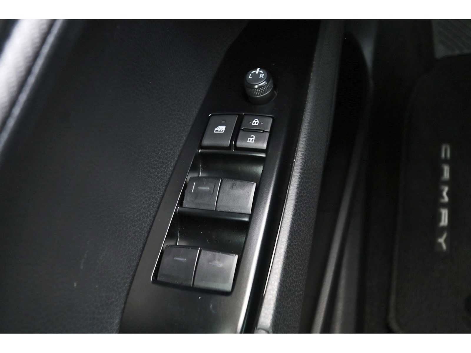 Used 2025 Toyota Camry SE w/ Convenience Package image 20