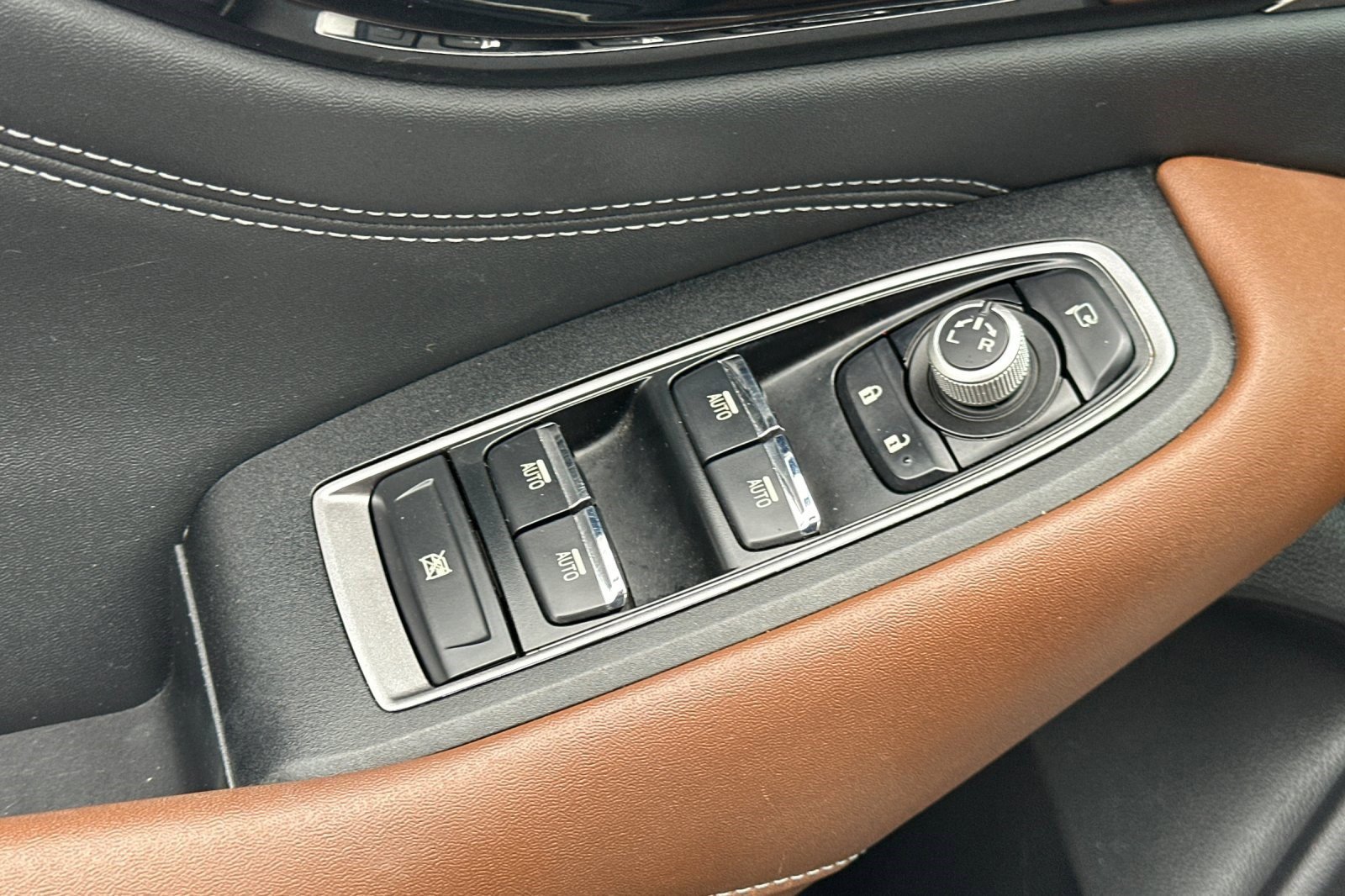 Used 2020 Subaru Outback Touring w/ Popular Package #2 image 13