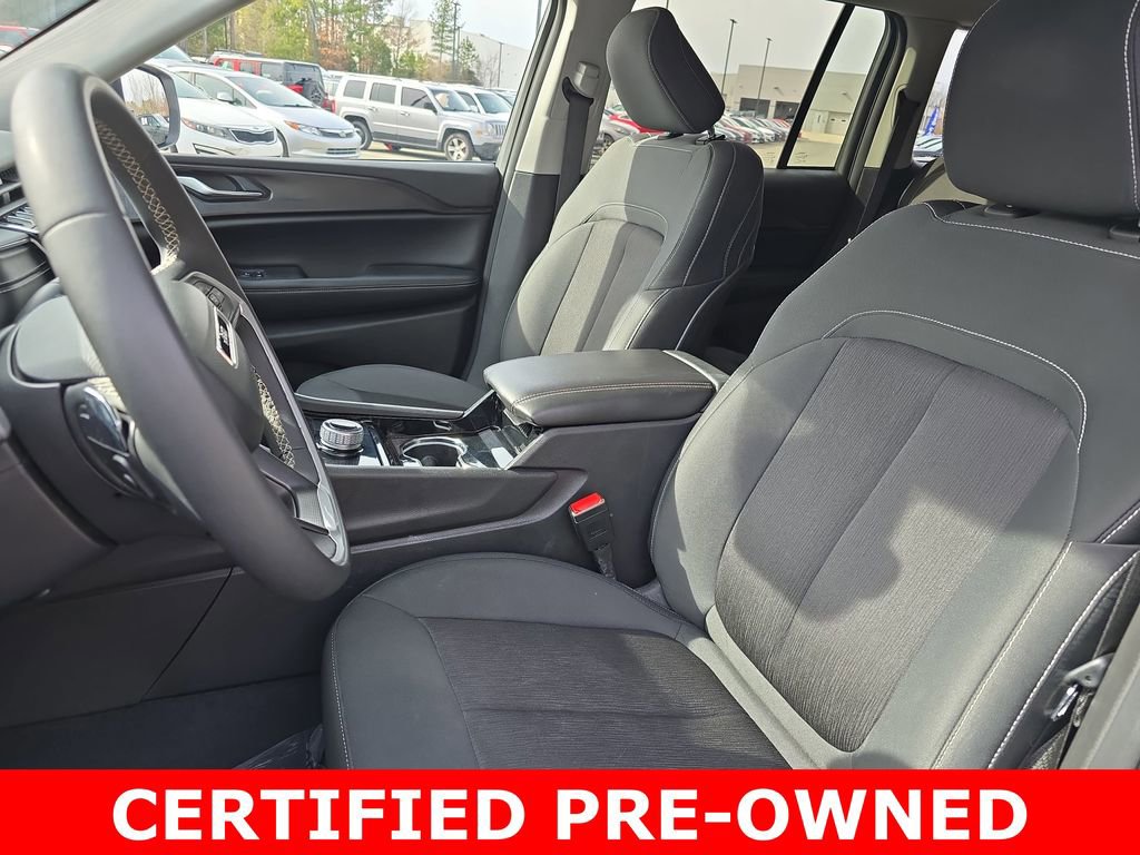 Used 2023 Jeep Grand Cherokee Laredo image 15