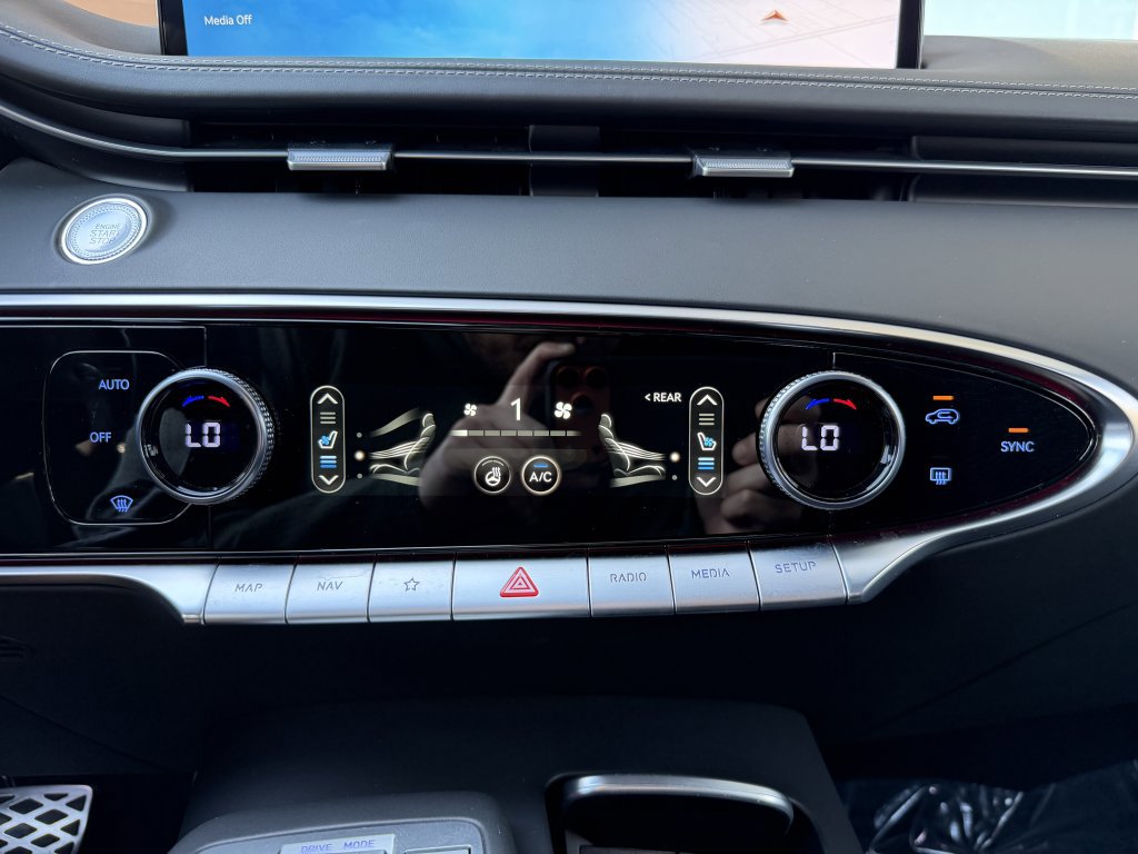 Used 2025 Genesis GV70 2.5T w/ Sport Prestige Package image 24