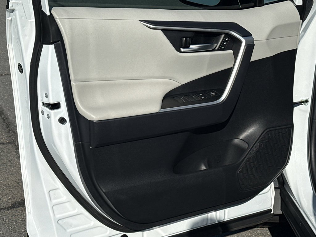 Used 2024 Toyota RAV4 XLE Premium image 9