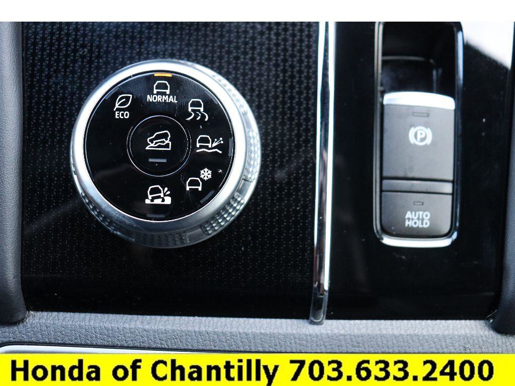 Used 2024 Mitsubishi Outlander SE Black Edition image 14