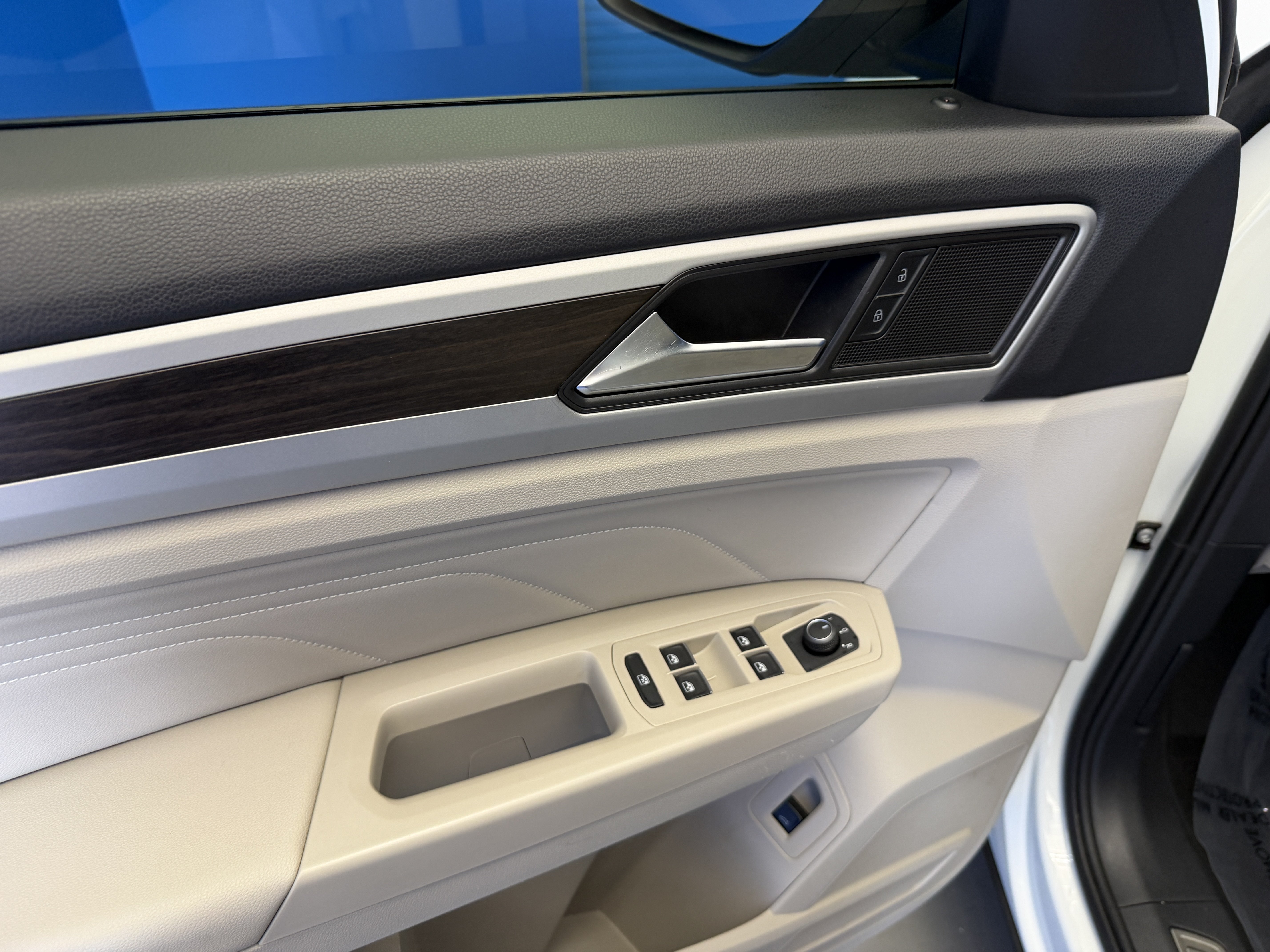 Certified 2023 Volkswagen Atlas SE w/ Panoramic Sunroof Package FWD image 10
