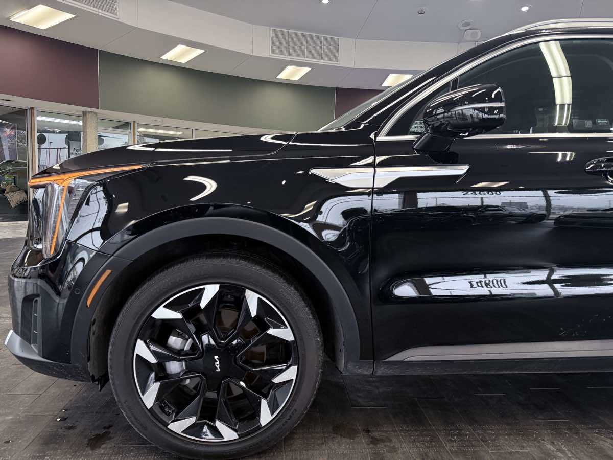 Used 2025 Kia Sorento SX image 21
