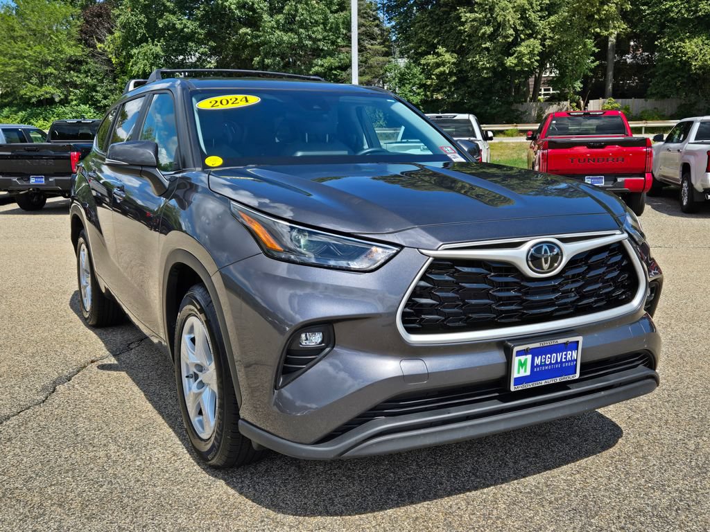 Used 2024 Toyota Highlander LE FWD image 8