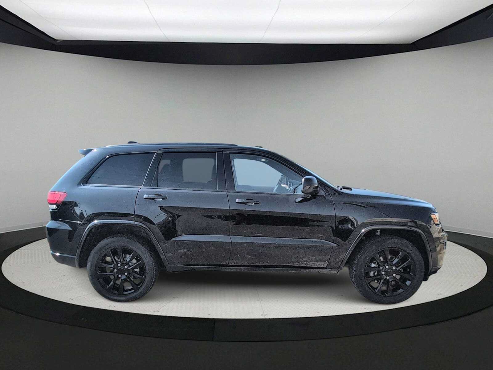 Used 2022 Jeep Grand Cherokee Laredo X AWD/4WD image 9