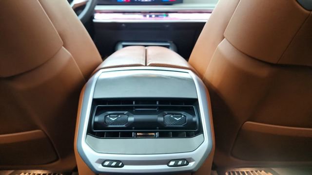 Used 2023 BMW i7 xDrive60 image 53