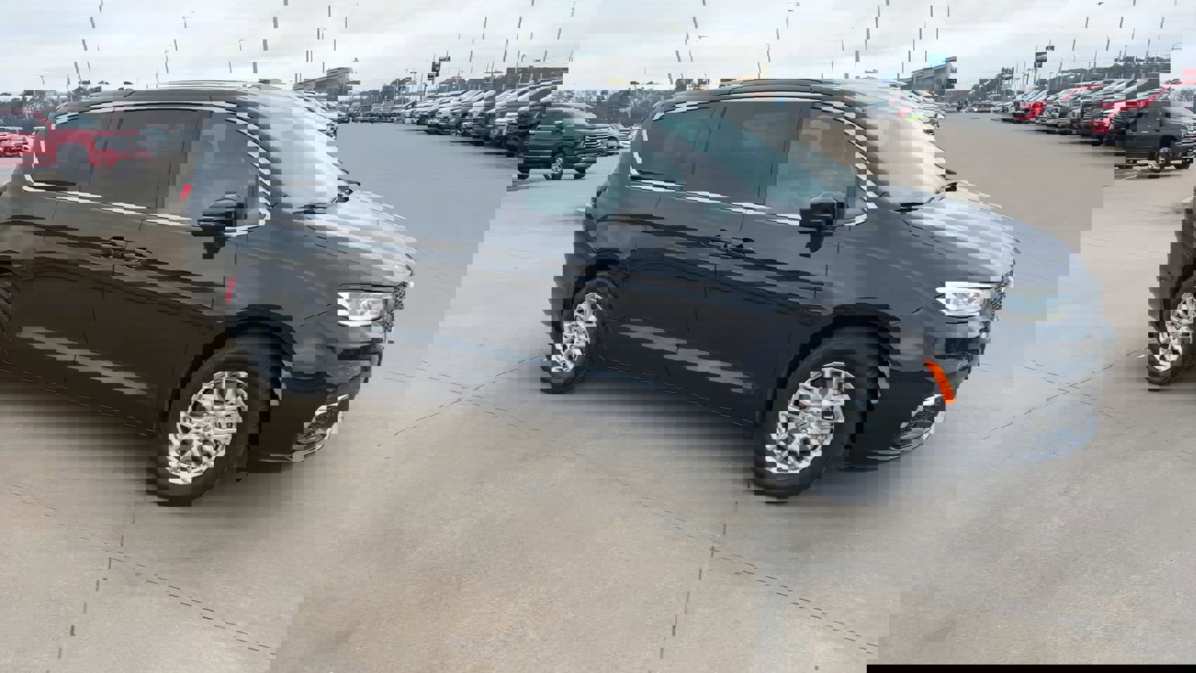 Used 2025 Chrysler Pacifica Select image 3