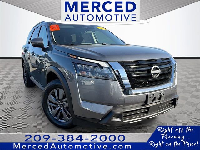Used 2025 Nissan Pathfinder SV FWD image 1