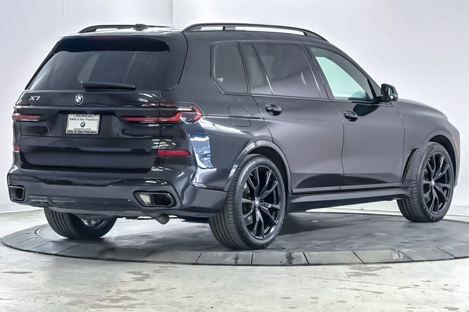 Used 2024 BMW X7 xDrive40i w/ M Sport Package AWD/4WD image 2
