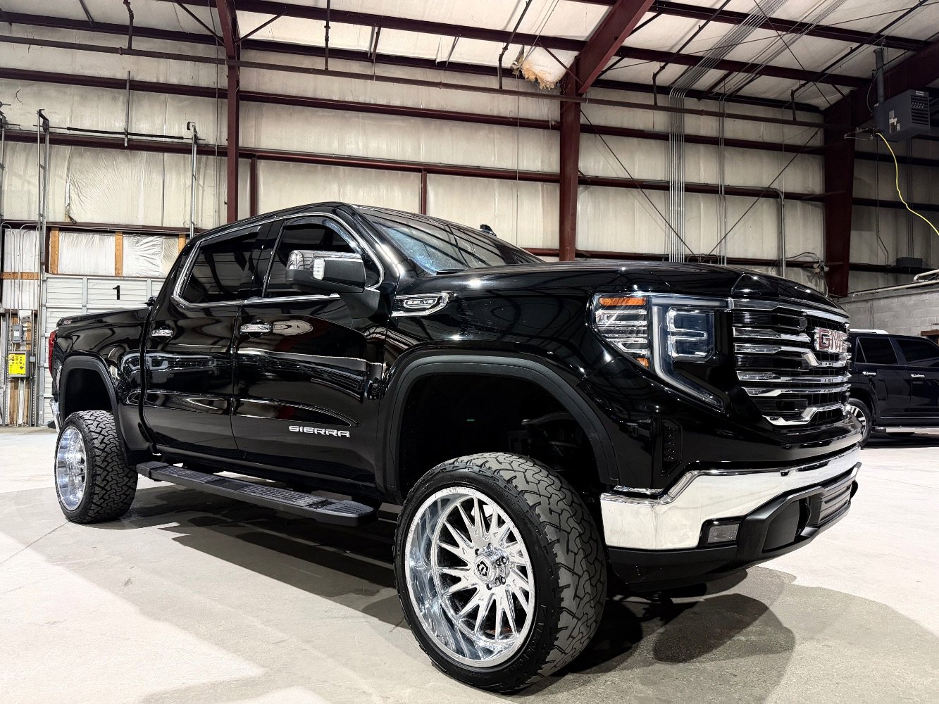 Used 2022 GMC Sierra 1500 SLT w/ SLT Convenience Package AWD/4WD image 1