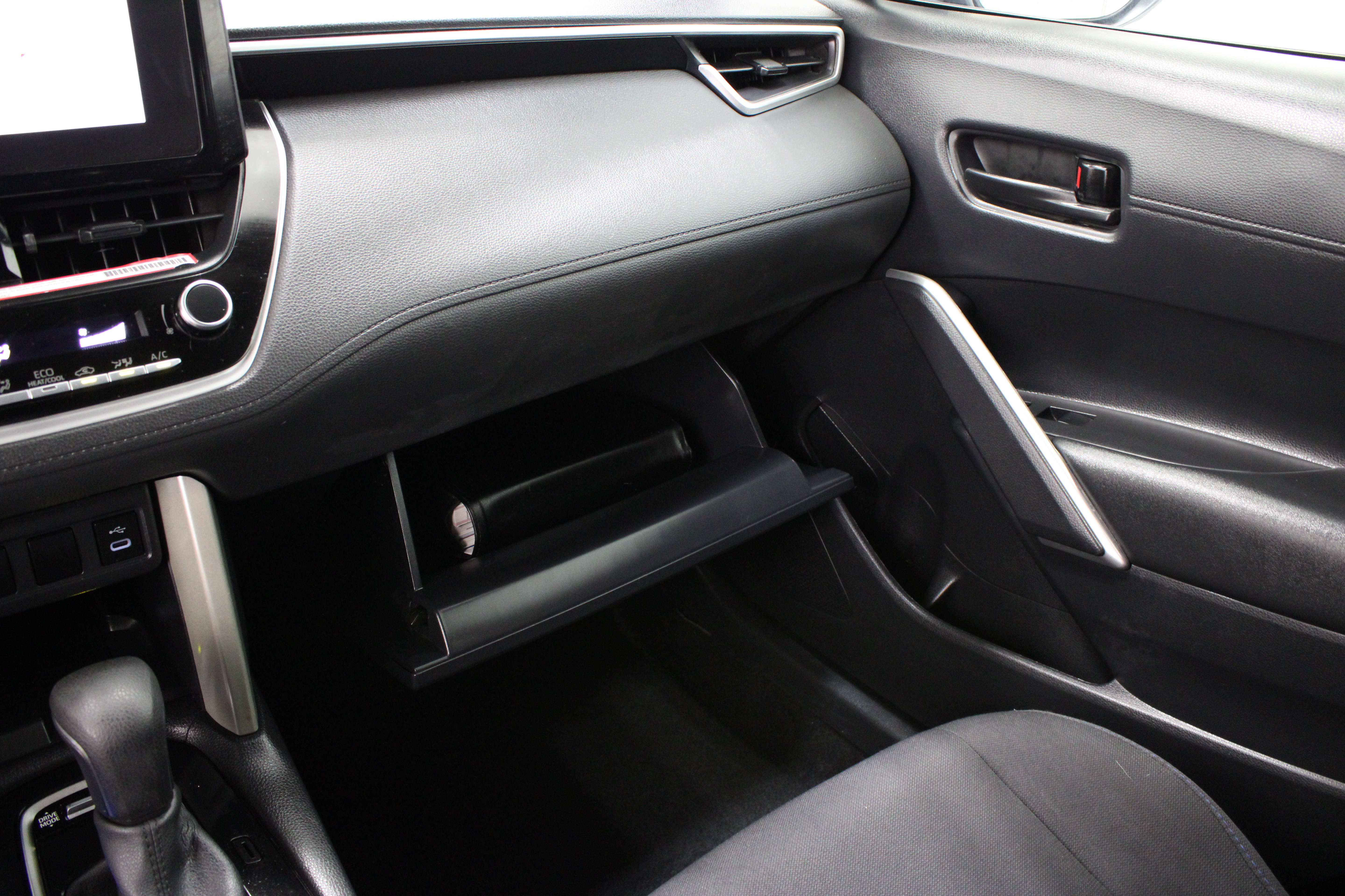 Certified 2024 Toyota Corolla Cross AWD Hybrid image 22