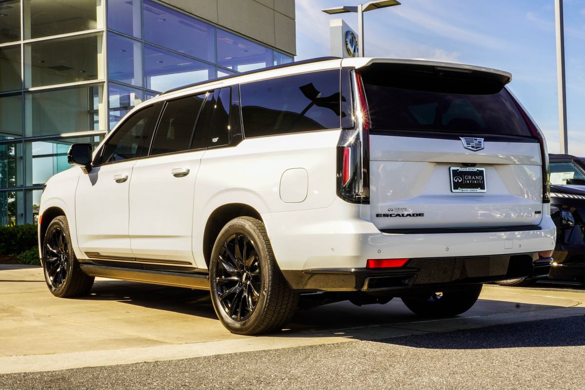 Used 2024 Cadillac Escalade ESV Sport Platinum w/ LPO, ONYX Package AWD/4WD image 10