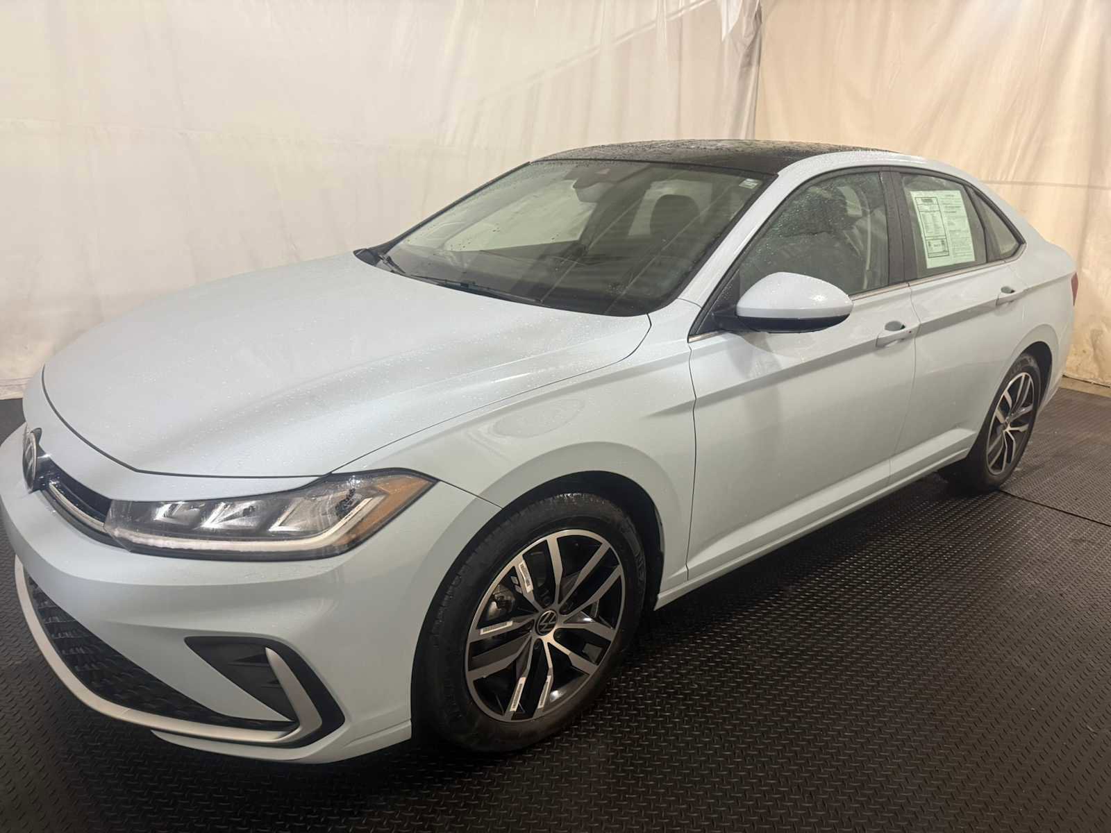 Certified 2025 Volkswagen Jetta SE w/ Sunroof Package image 6