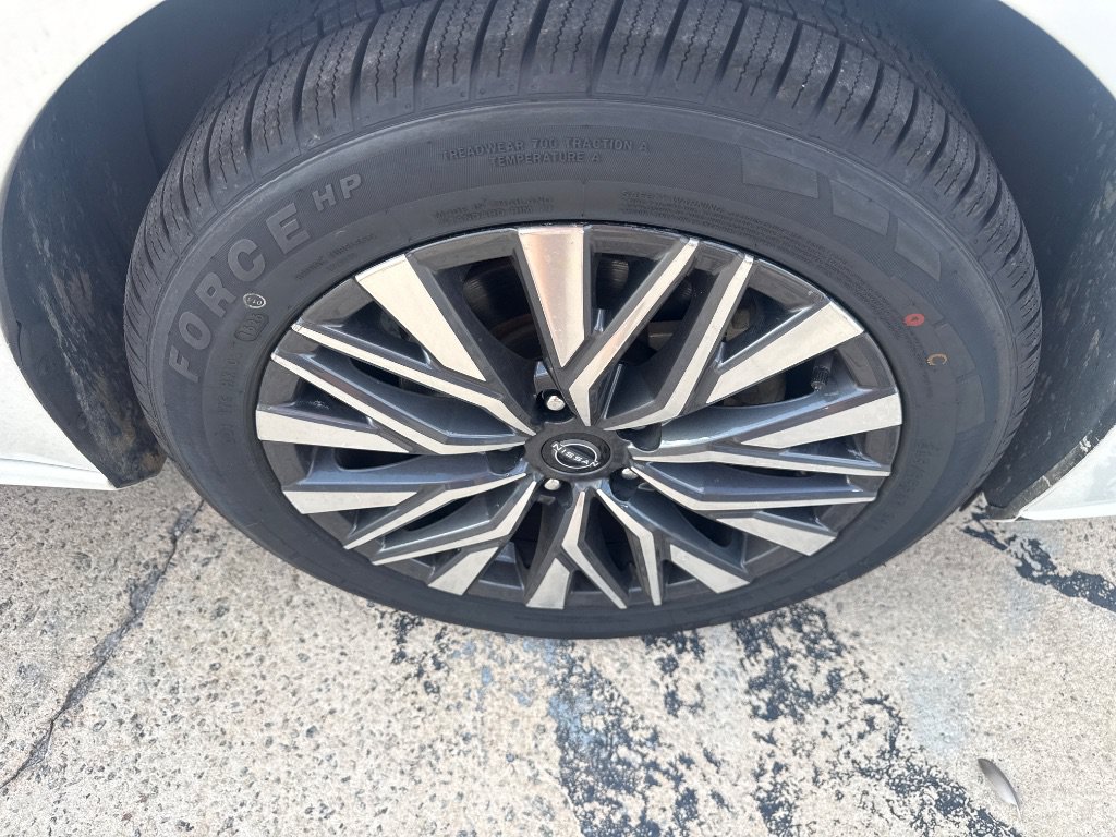 Used 2025 Nissan Altima 2.5 SV AWD/4WD image 9