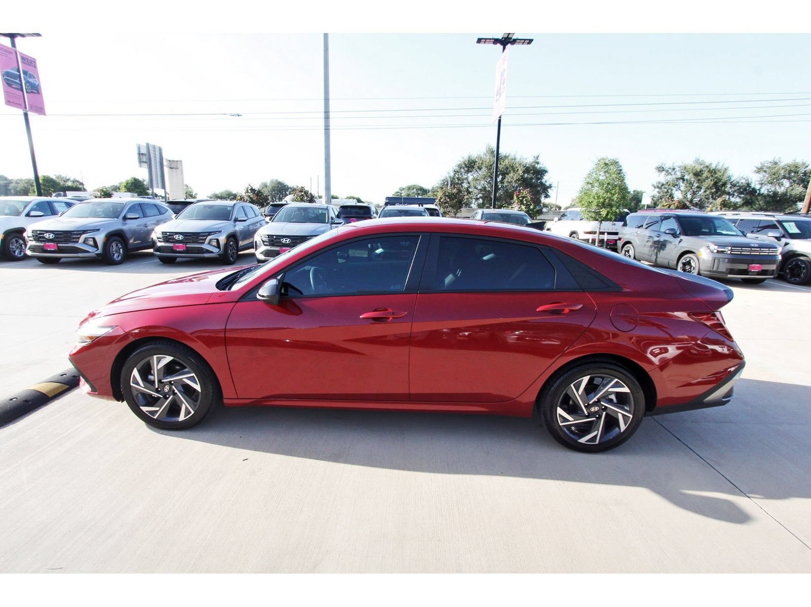 Certified 2025 Hyundai Elantra Sport FWD image 4