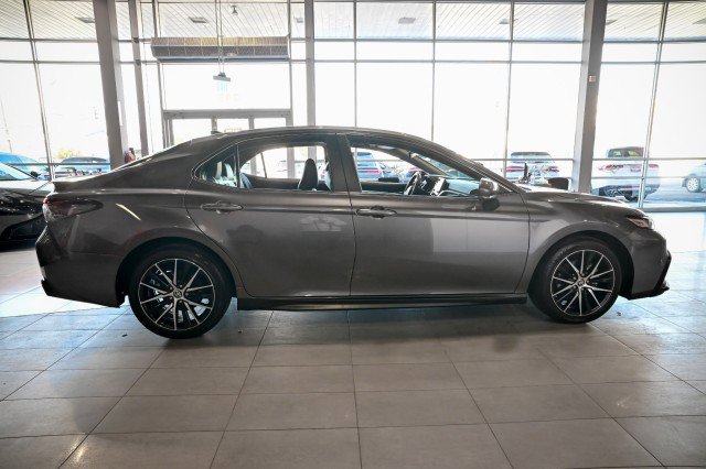 Used 2024 Toyota Camry SE FWD image 4