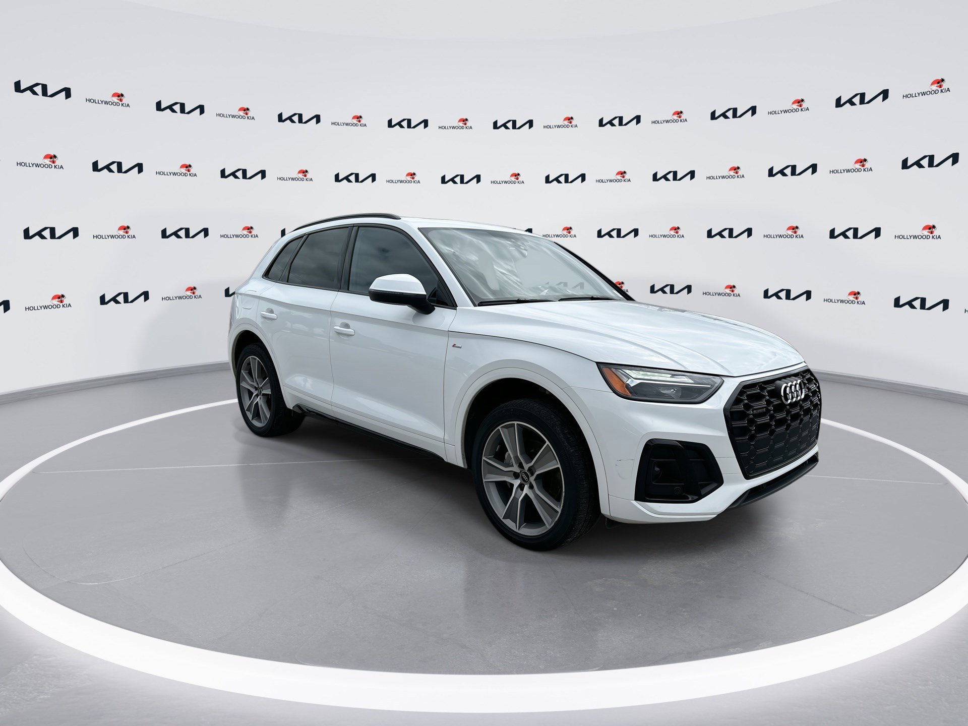 Used 2025 Audi Q5 2.0T Premium image 2