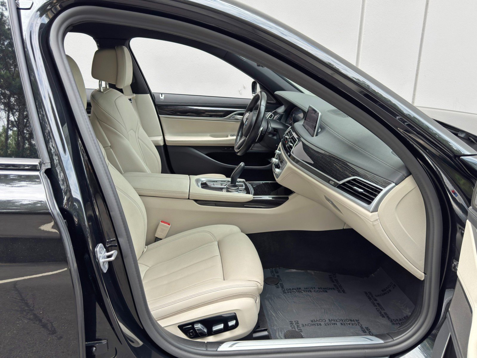 Used 2021 BMW 740i w/ M Sport Package RWD image 16
