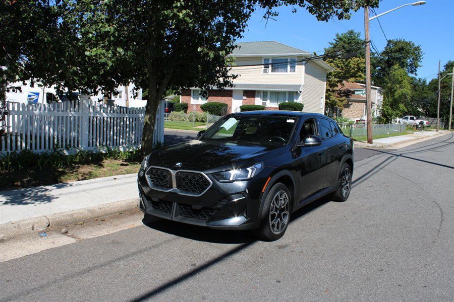 Used 2025 BMW X2 xDrive28i w/ Convenience Package AWD/4WD image 2