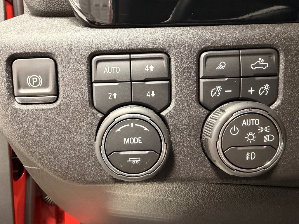 Used 2025 Chevrolet Silverado 2500 LT image 31