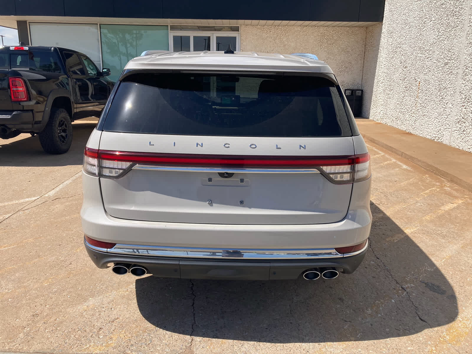 Used 2022 Lincoln Aviator Reserve w/ Equipment Group 201A AWD/4WD image 8